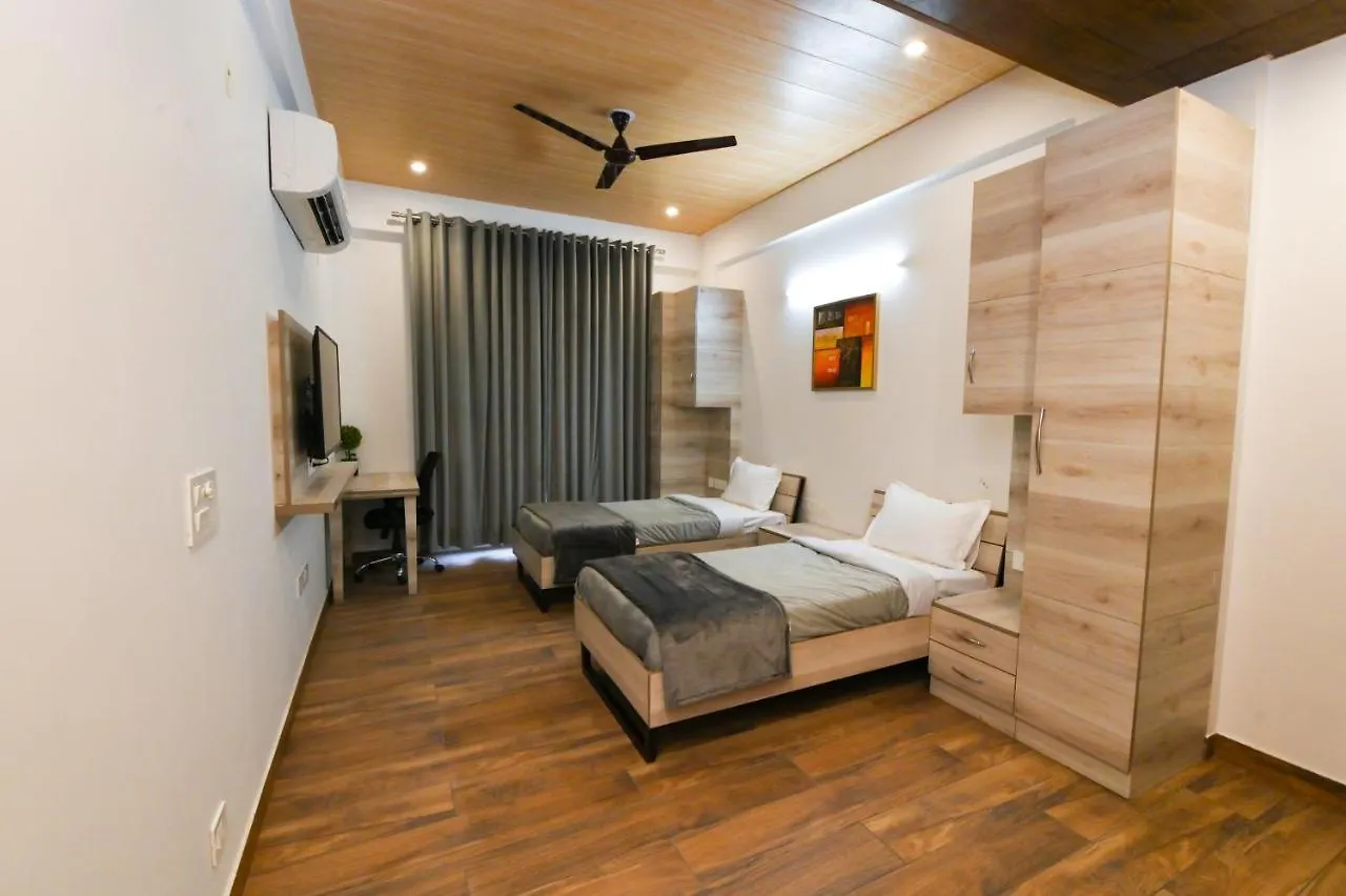 Stay Studio Hotel & Residences 구르가온 0*,  인도