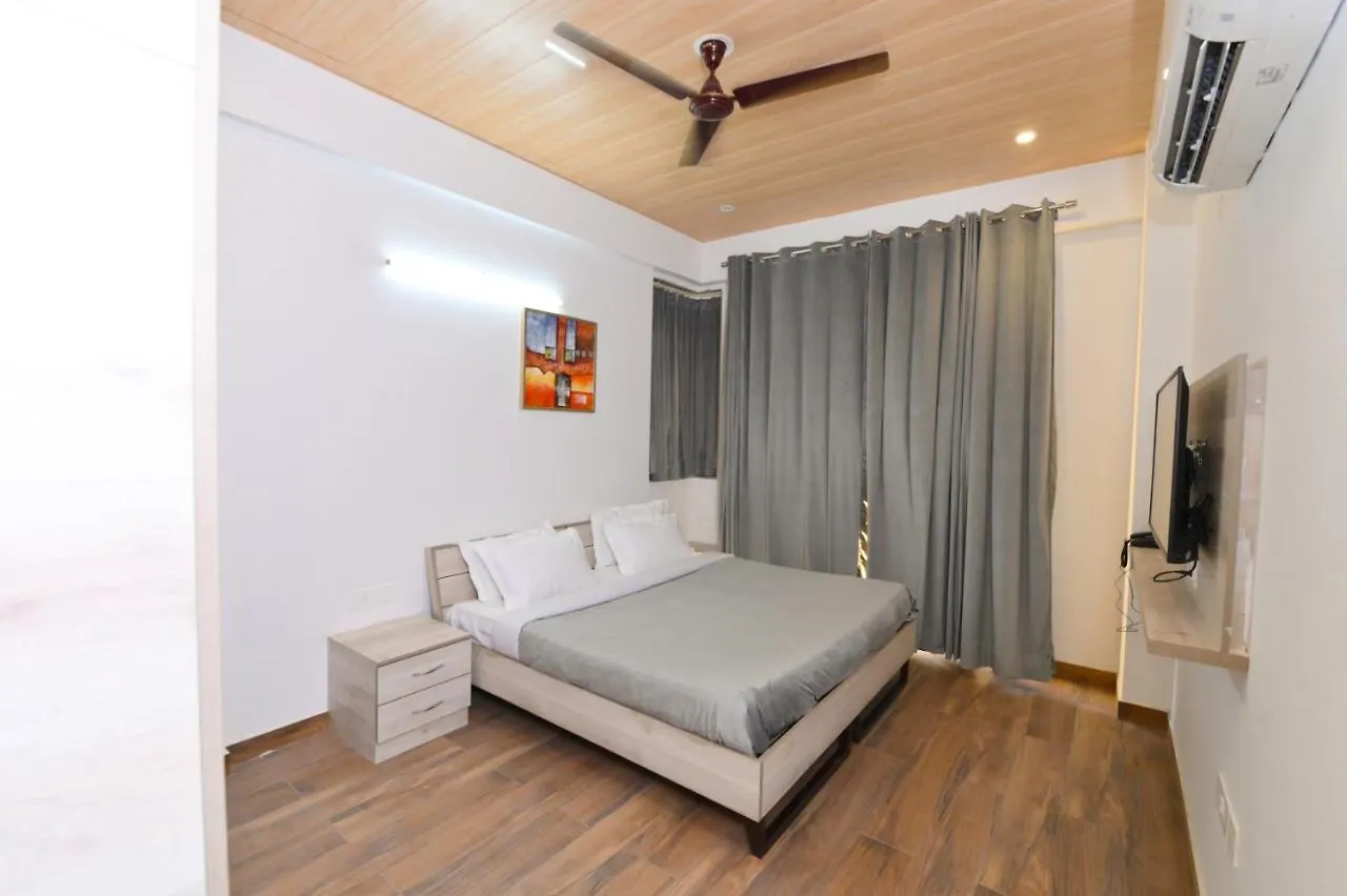 Stay Studio Hotel & Residences 구르가온