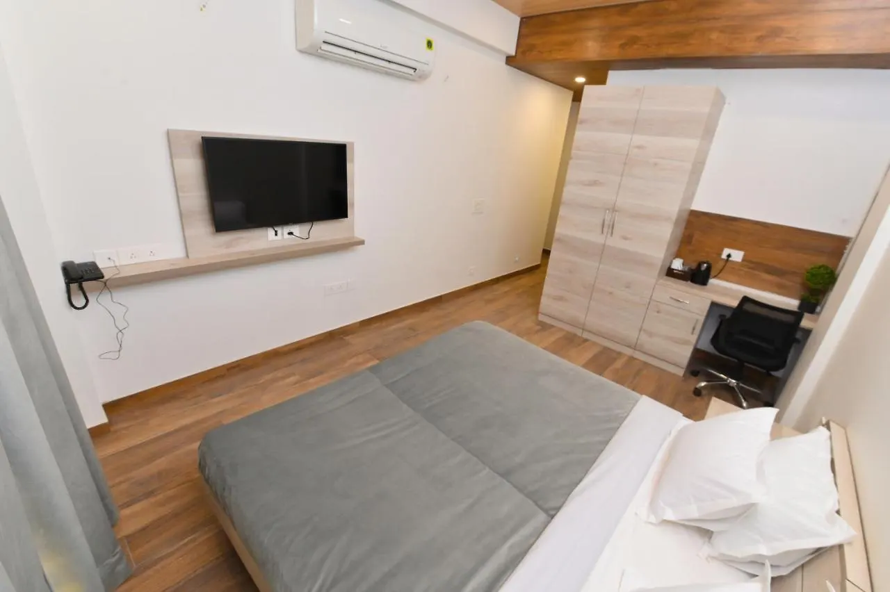 Stay Studio Hotel & Residences 구르가온 게스트하우스