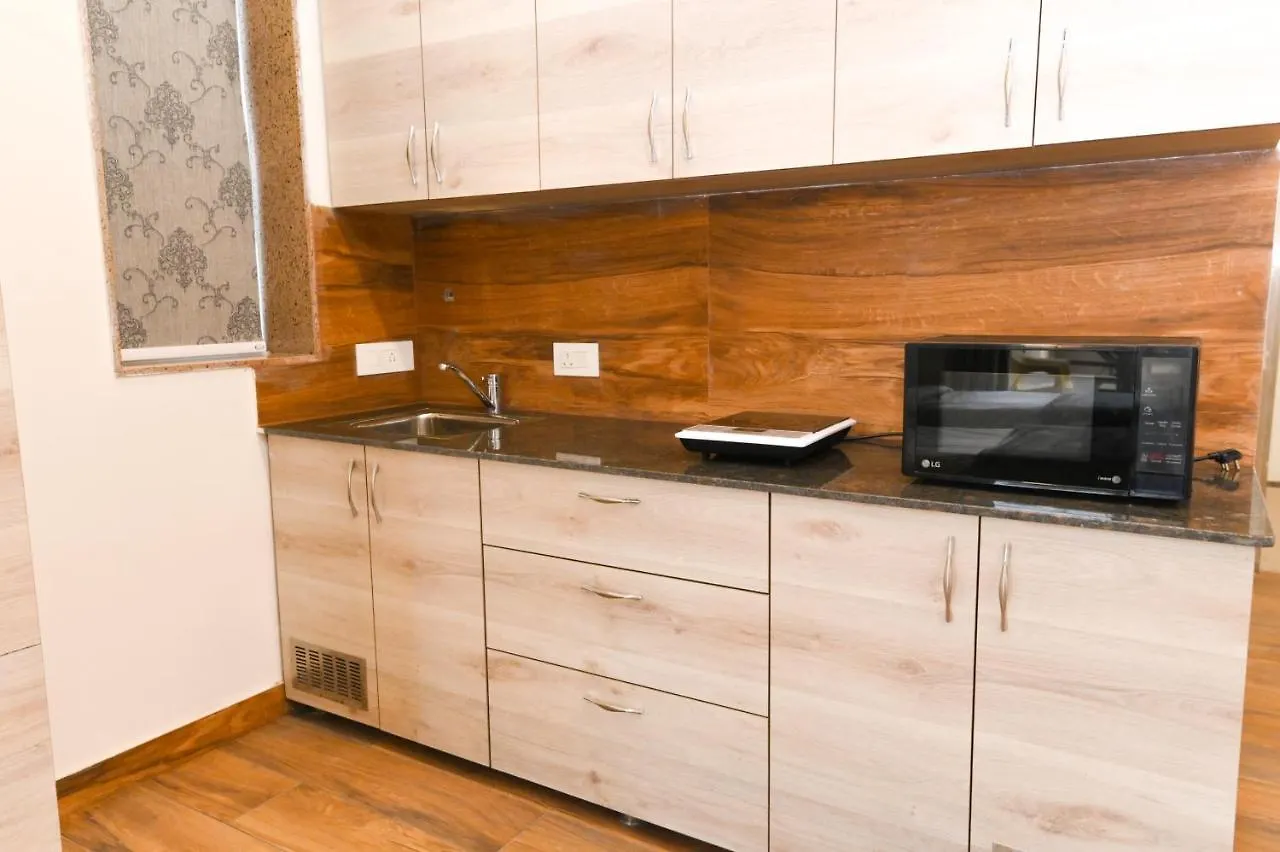 Stay Studio Hotel & Residences 구르가온