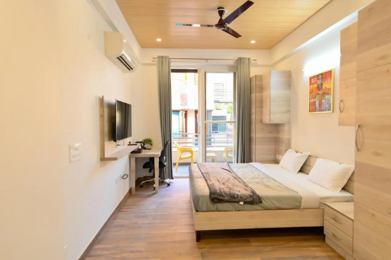 Stay Studio Hotel & Residences 구르가온 게스트하우스