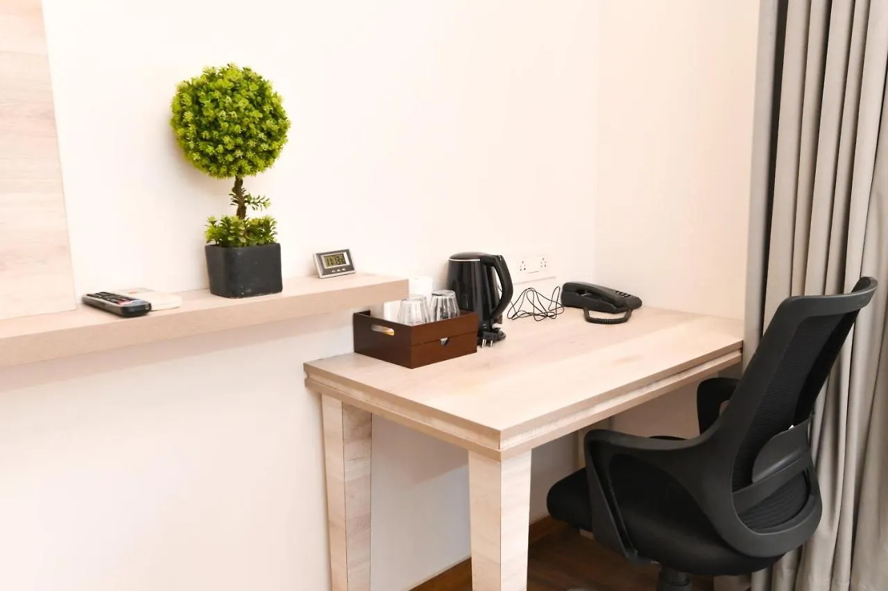 Stay Studio Hotel & Residences 구르가온 0*,  인도