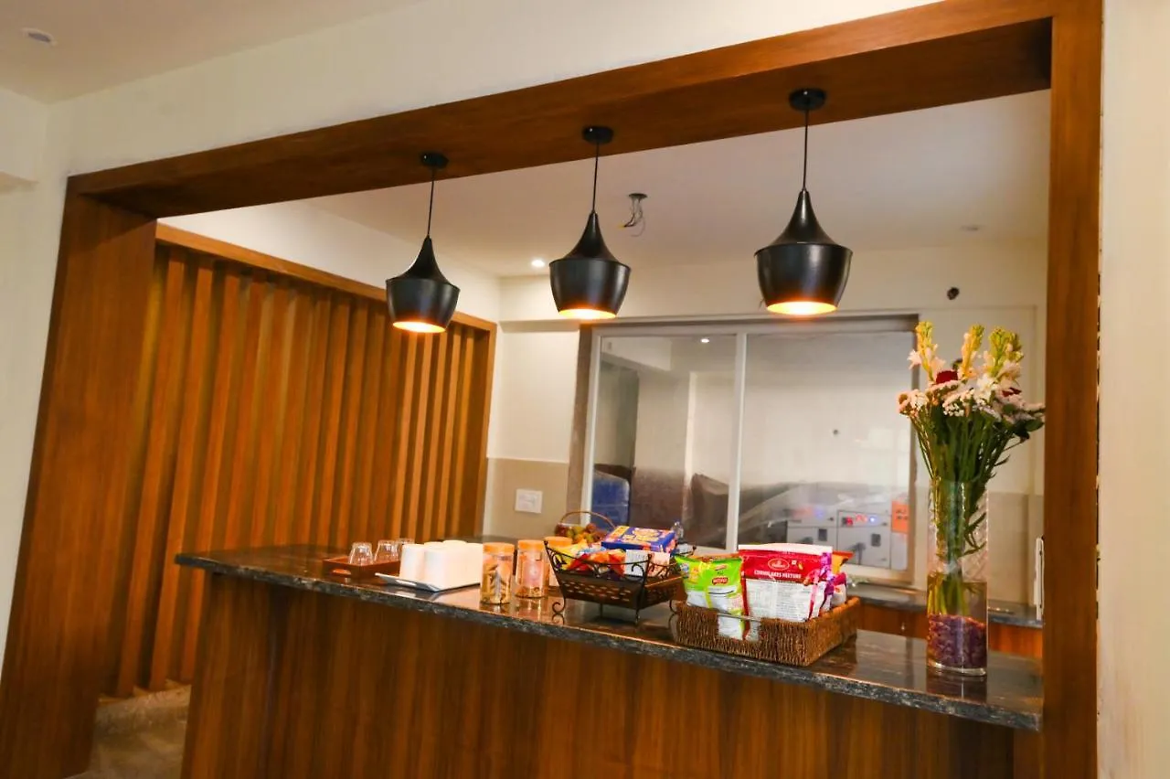 Stay Studio Hotel & Residences 구르가온 게스트하우스